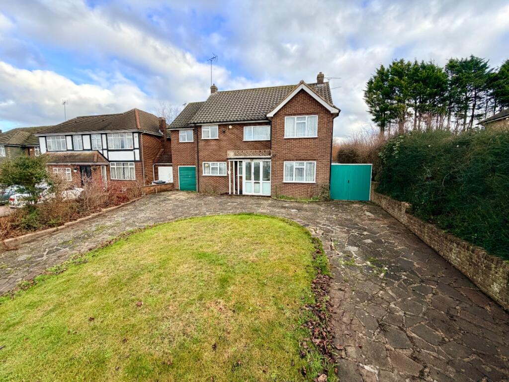 4-bed detached on Old Bedford Road, Luton, £850,000