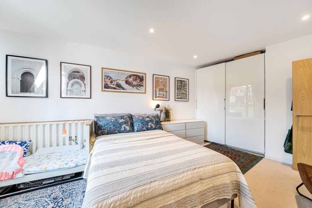 Apartment in London - More