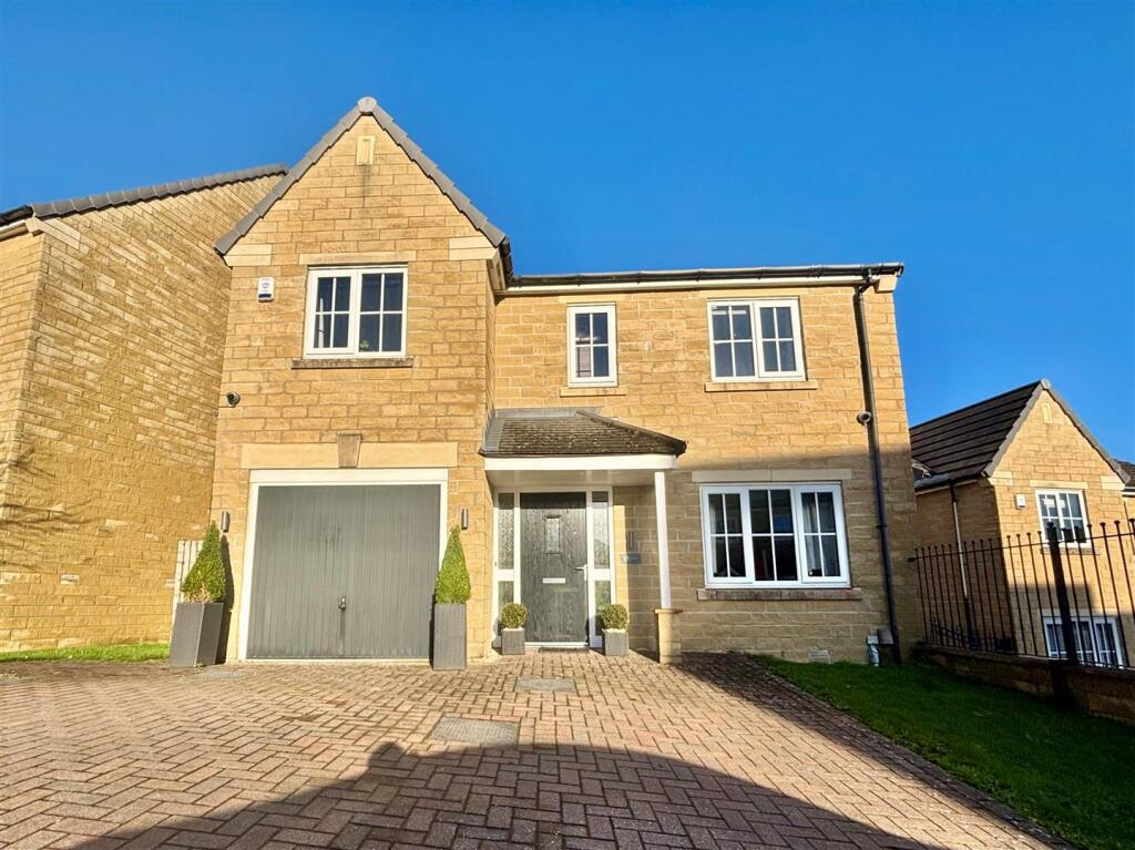 4-bed detached on Harrowins Farm Drive, Queensbury, Bradford, £375,000