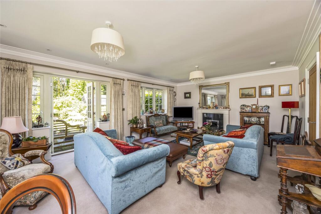 House in Chichester, Lavington Park, East Lavington - More