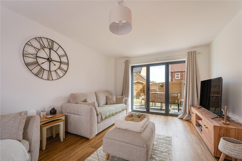 House in Lincoln - View 2