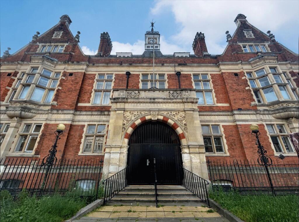 Main image of property: Flat 39, 44-48 East Street, Barking, Greater London, IG11