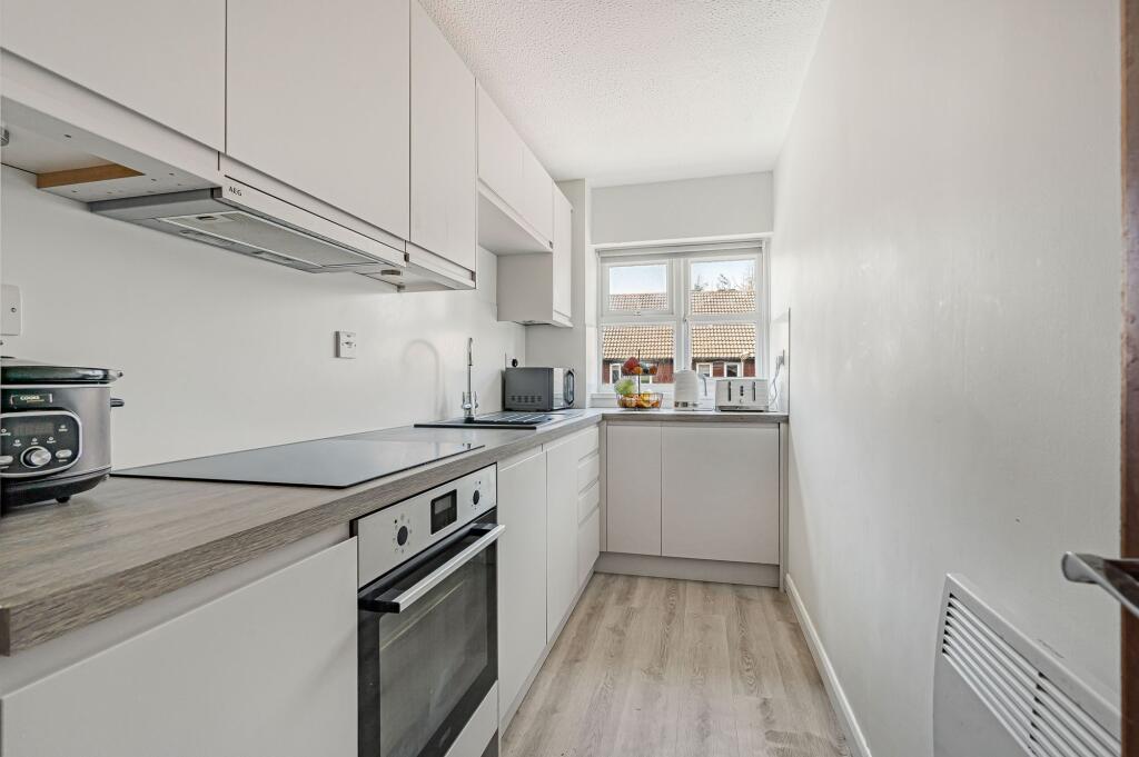 Apartment in Mole Valley, Surrey - View 3