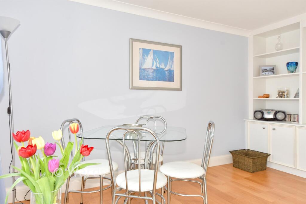 Apartment in Sandgate, Golden Valley