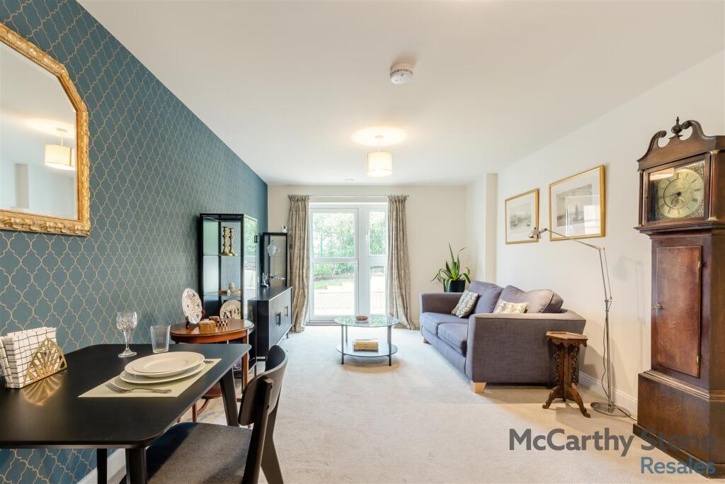 1-bed flat on Bluebell House, Barnsdale Drive, Westcroft, Milton Keynes, £195,000