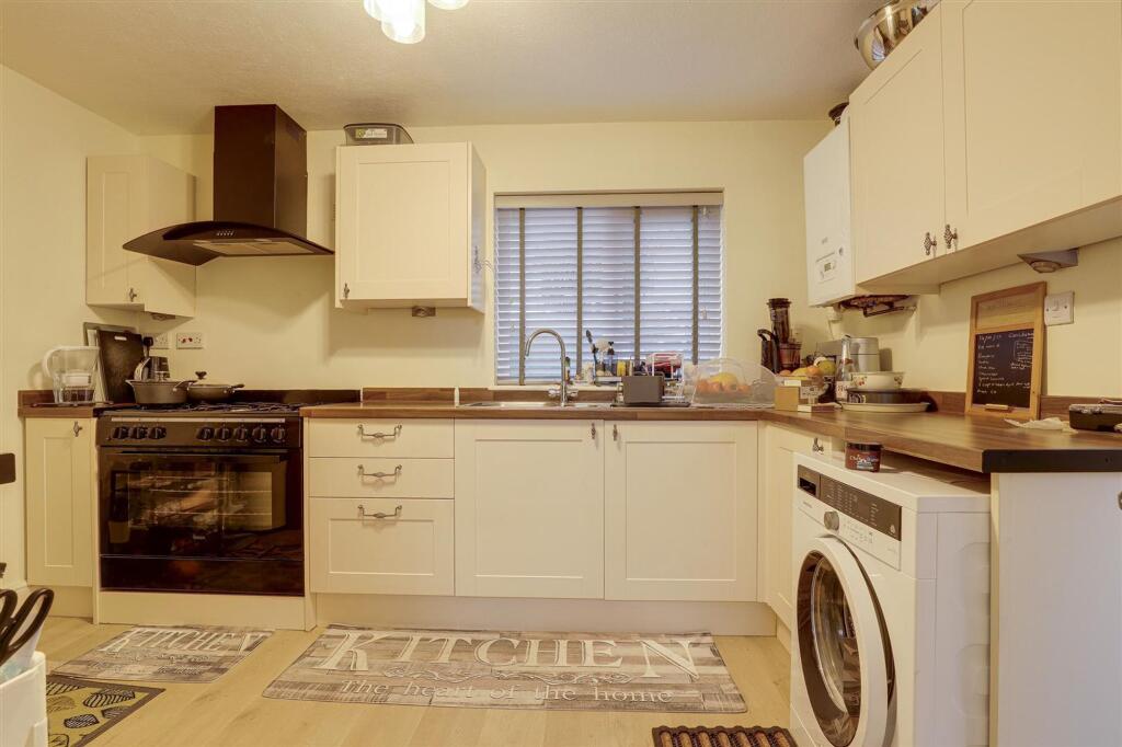 Woodland Avenue, Nottingham, NG6 photo 3