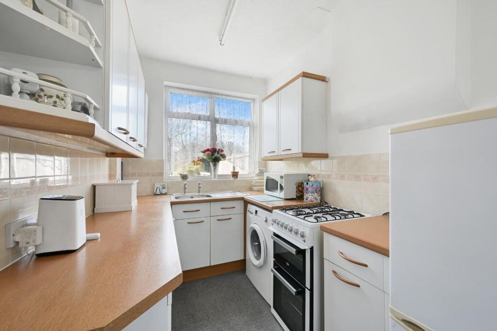 House in London, Worcester Park - View 4