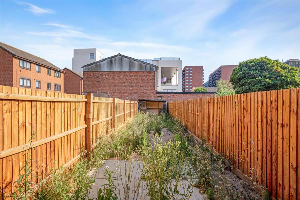 Pirie Street, Silvertown, E16 photo 4