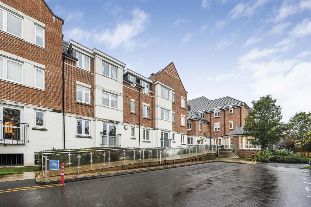Main image of property: Abbotsmead Place, Caversham, Reading