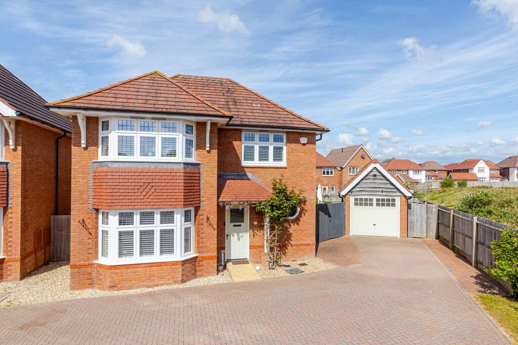 Main image of property: Robin Way, Kingsteignton, TQ12