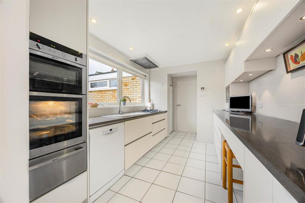 Jordan Close, Caversham, Reading photo 3