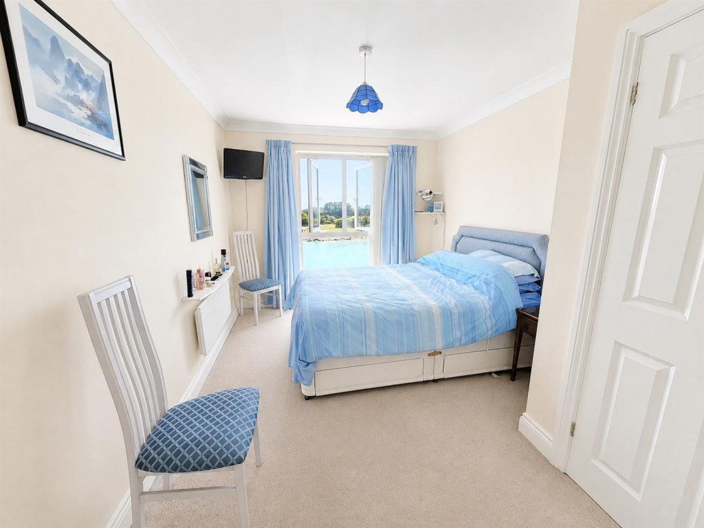 Surrey Street, Littlehampton photo 4