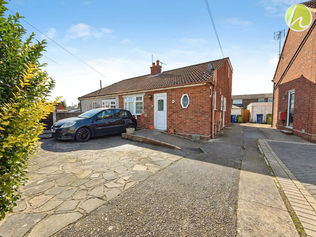 3-bed semi-detached on Monks Haven, Stanford-Le-Hope, SS17, £350,000