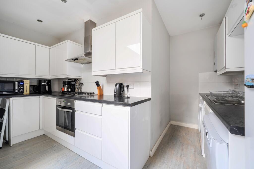 Apartment in Watford - View 5