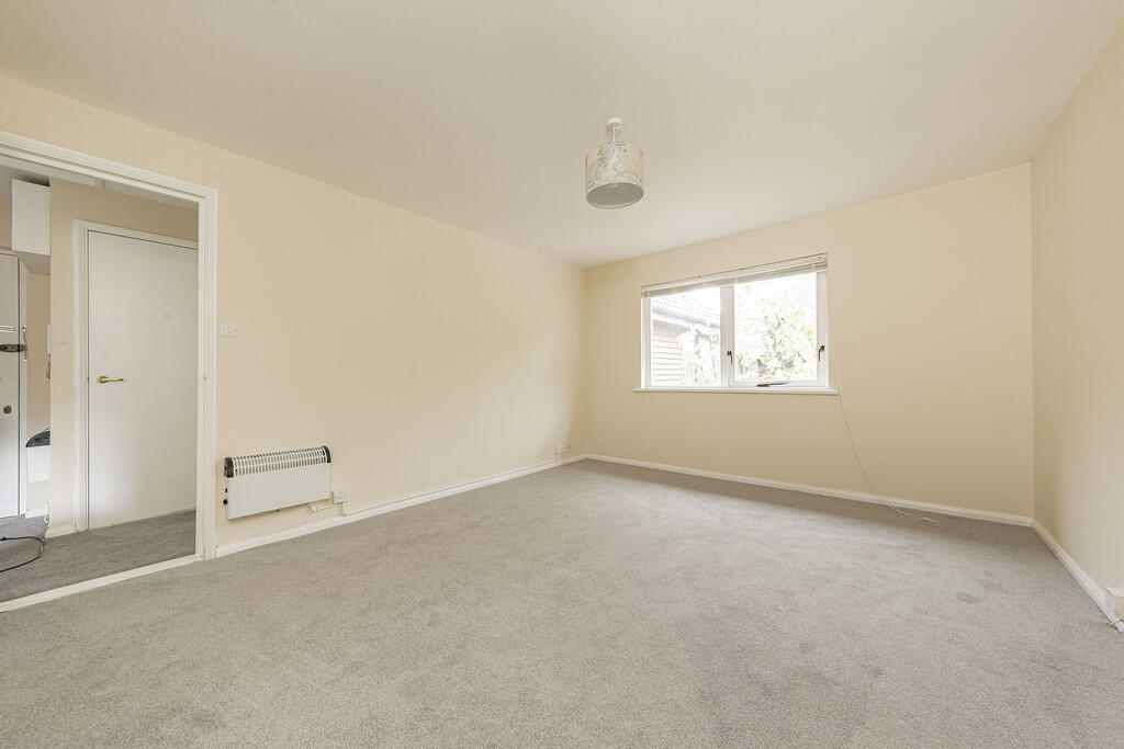 Apartment in Southall - View 4