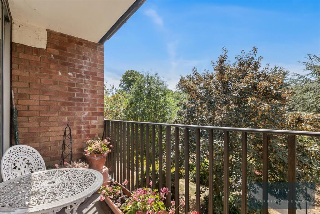 Apartment in Croydon - View 4