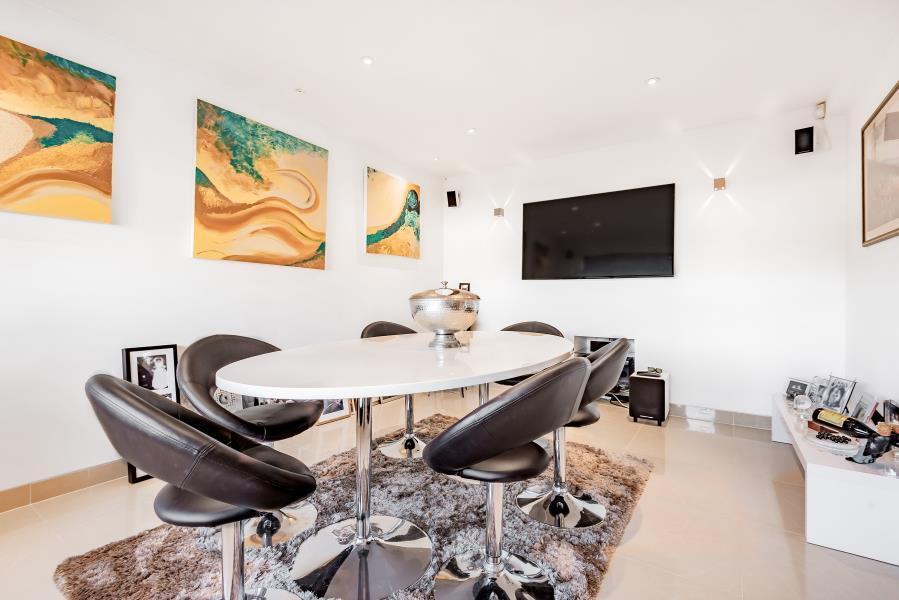 House in Virginia Water, Knowle Hill - More
