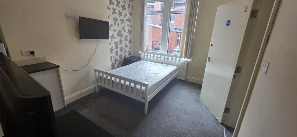 6 bedroom terraced house for rent