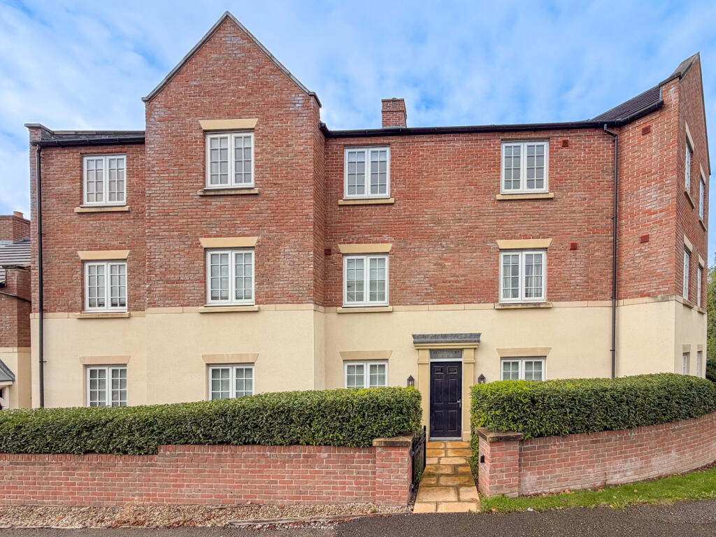2-bed flat on Ryall Court, Butterworth Road, Northwich, Cheshire West And Chester, £140,000