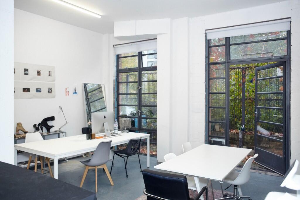 Main image of property: Mandarin Wharf, De Beauvoir Crescent N1