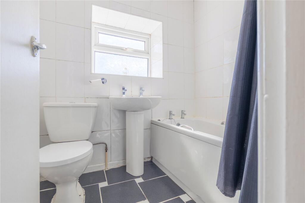 Huddersfield Road, Newhey, Rochdale, Greater Manchester, OL16 photo 4