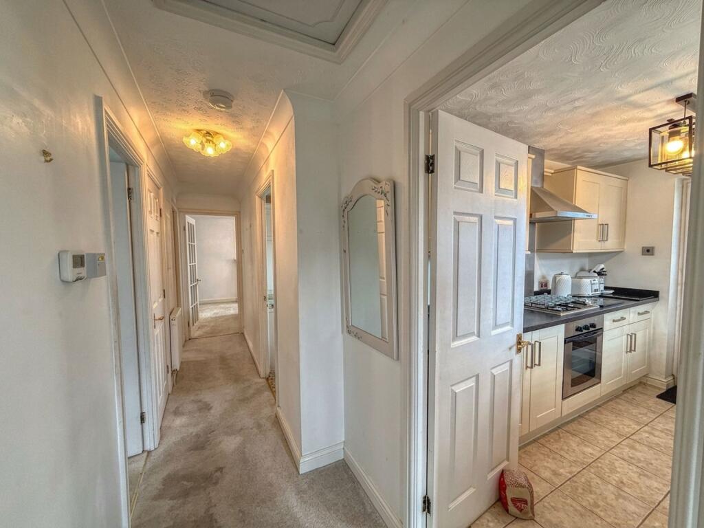 House in Bolsover, Clowne - More