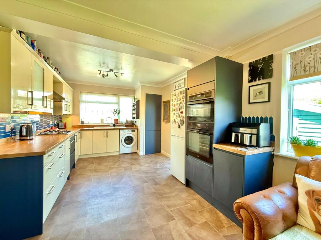 House in Eastbourne, Ratton - View 4