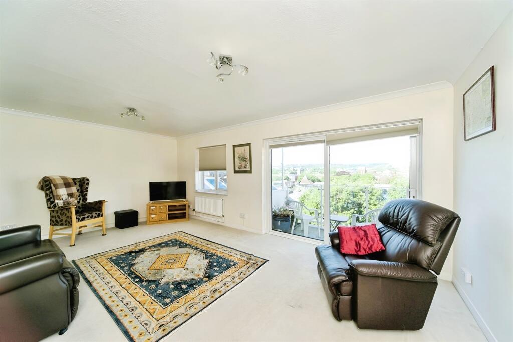 Apartment in Eastbourne, East Sussex - View 3