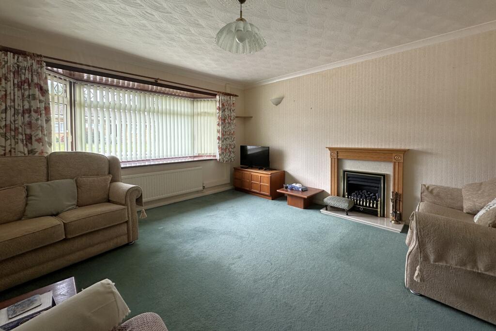 Reading Close, Walmer, CT14 photo 2