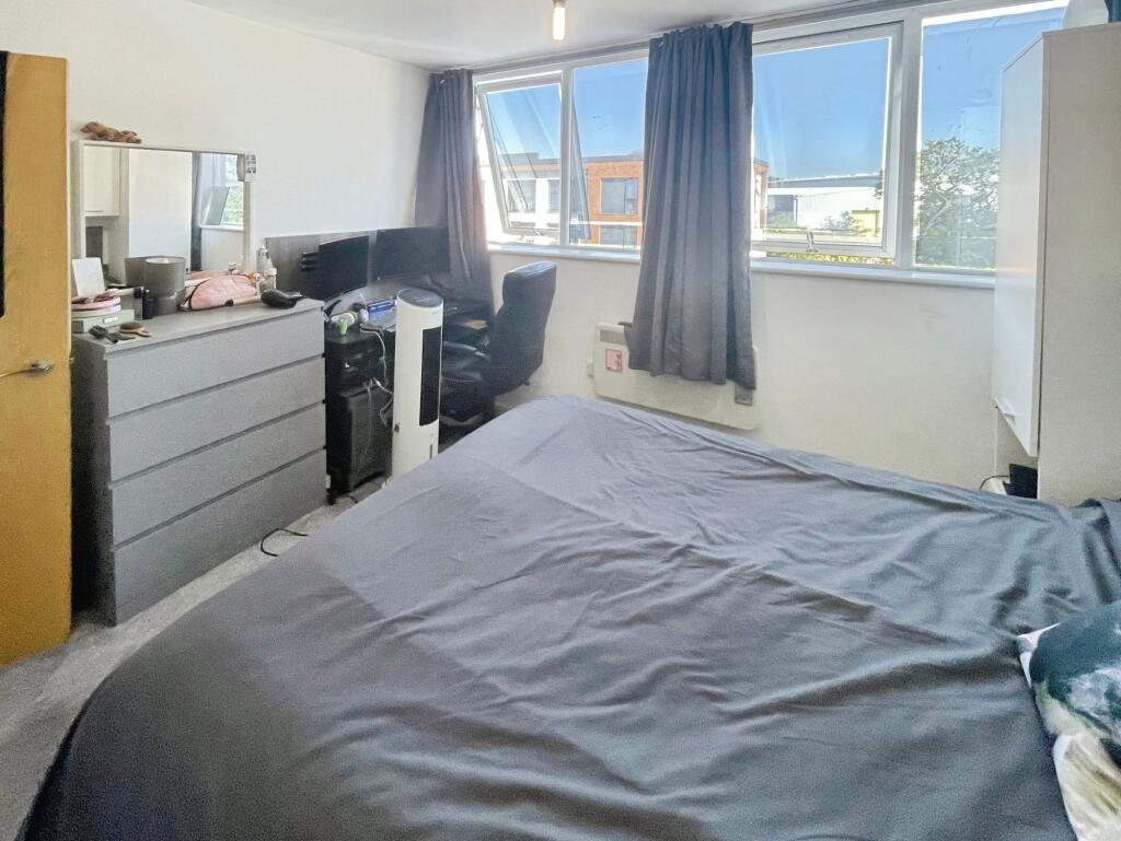 Apartment in Basingstoke and Deane, Basingstoke - More