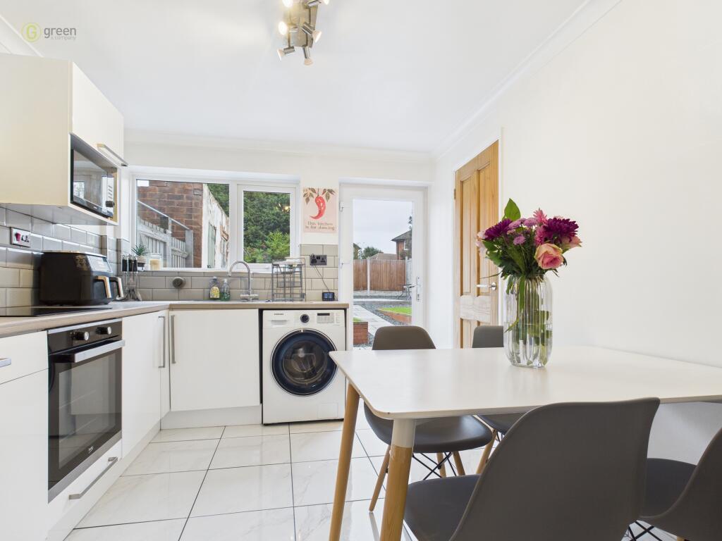 Laburnum Avenue, Kingshurst, B37 photo 3