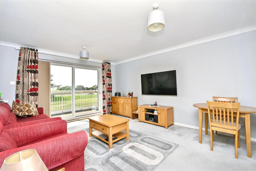 Apartment in Eastbourne, East Sussex - View 5