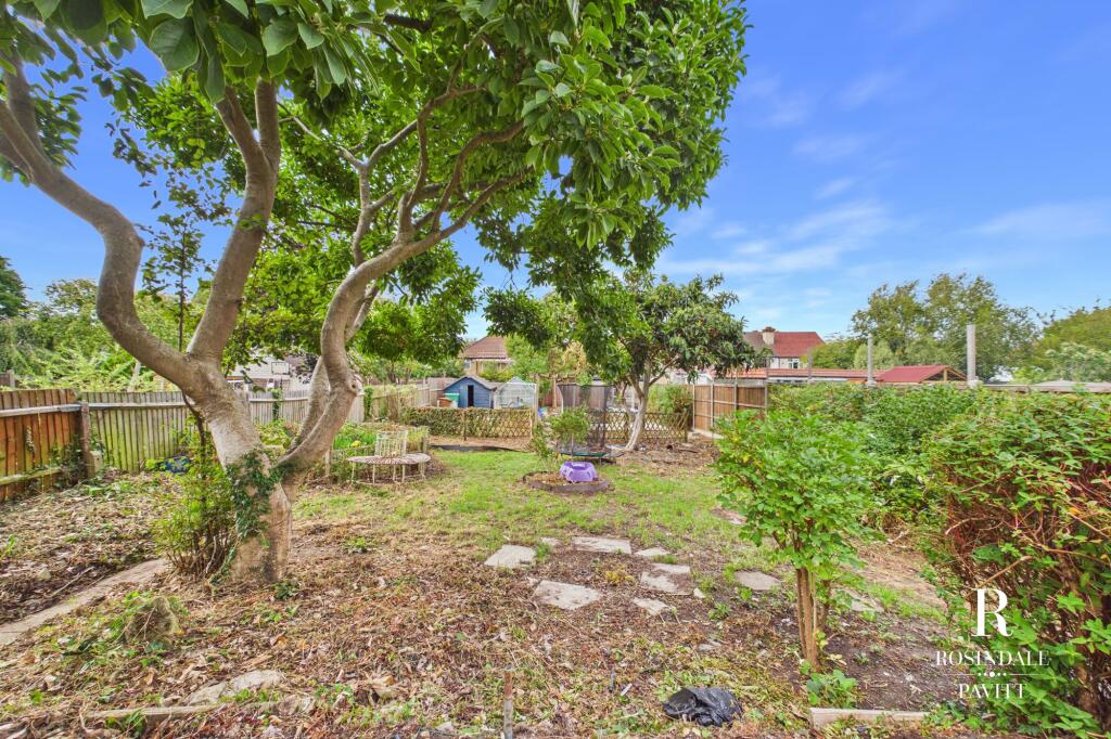 House in Sutton - View 4