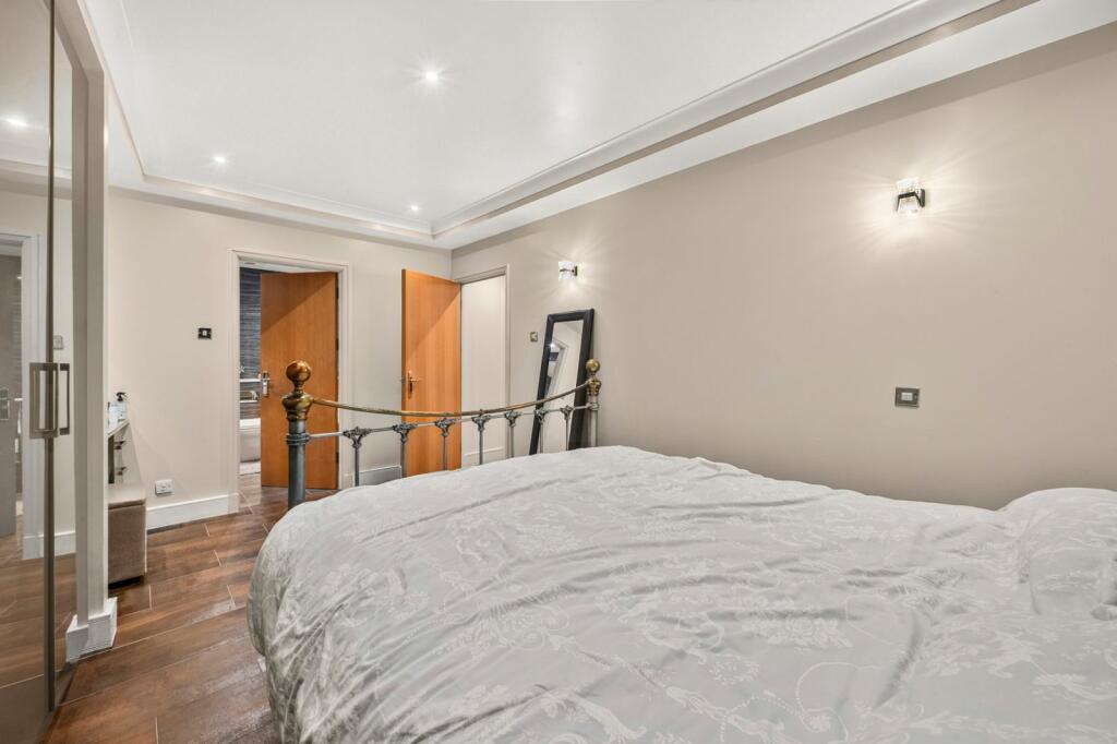 Apartment in London - View 3