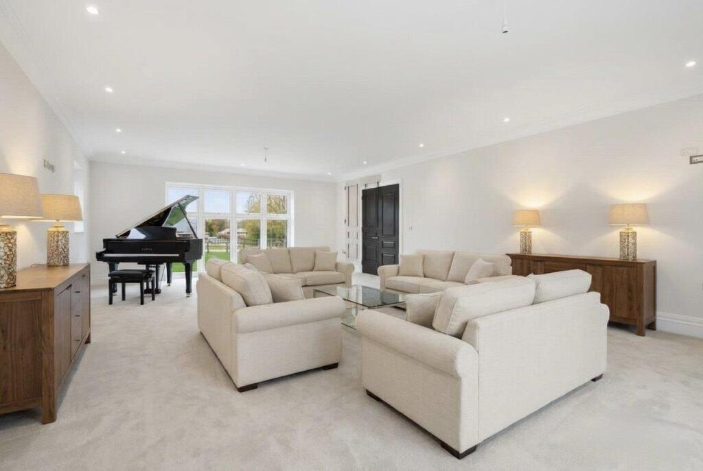 House in Brentwood, Doddinghurst - View 4