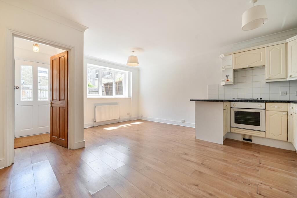 House in London - View 2