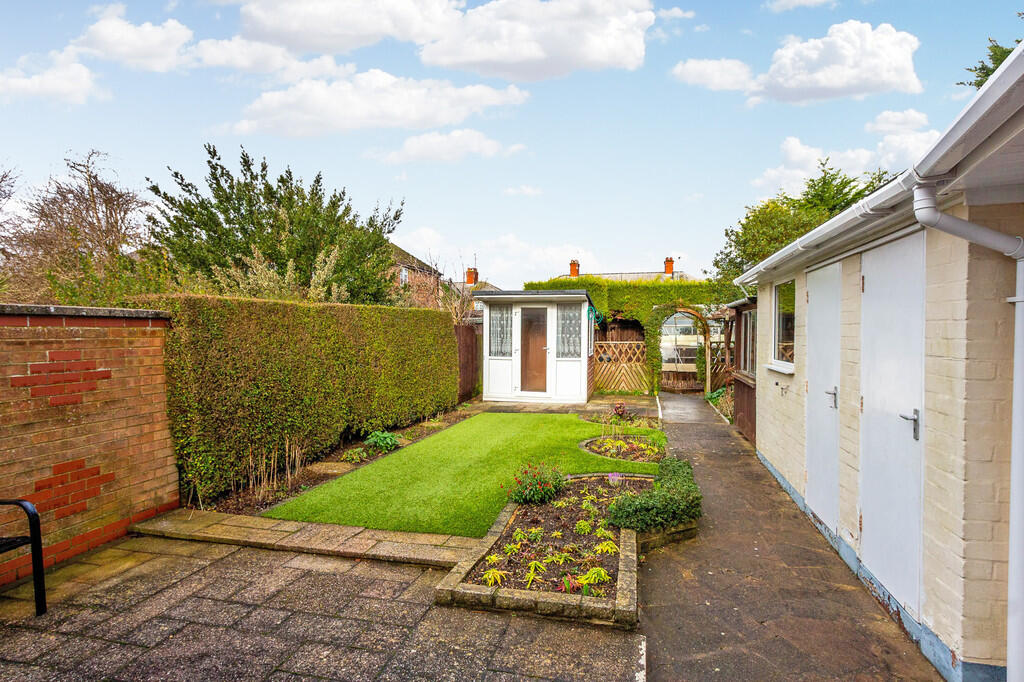 House in Rushden, North Northamptonshire - View 2