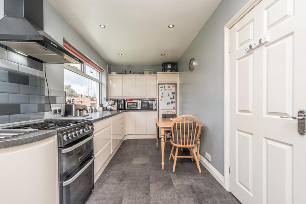 Kings Road, Wrose, Bradford, BD2 photo 5
