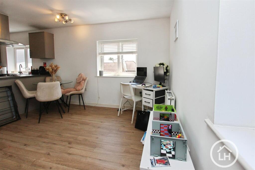 Apartment in Rochester - View 5