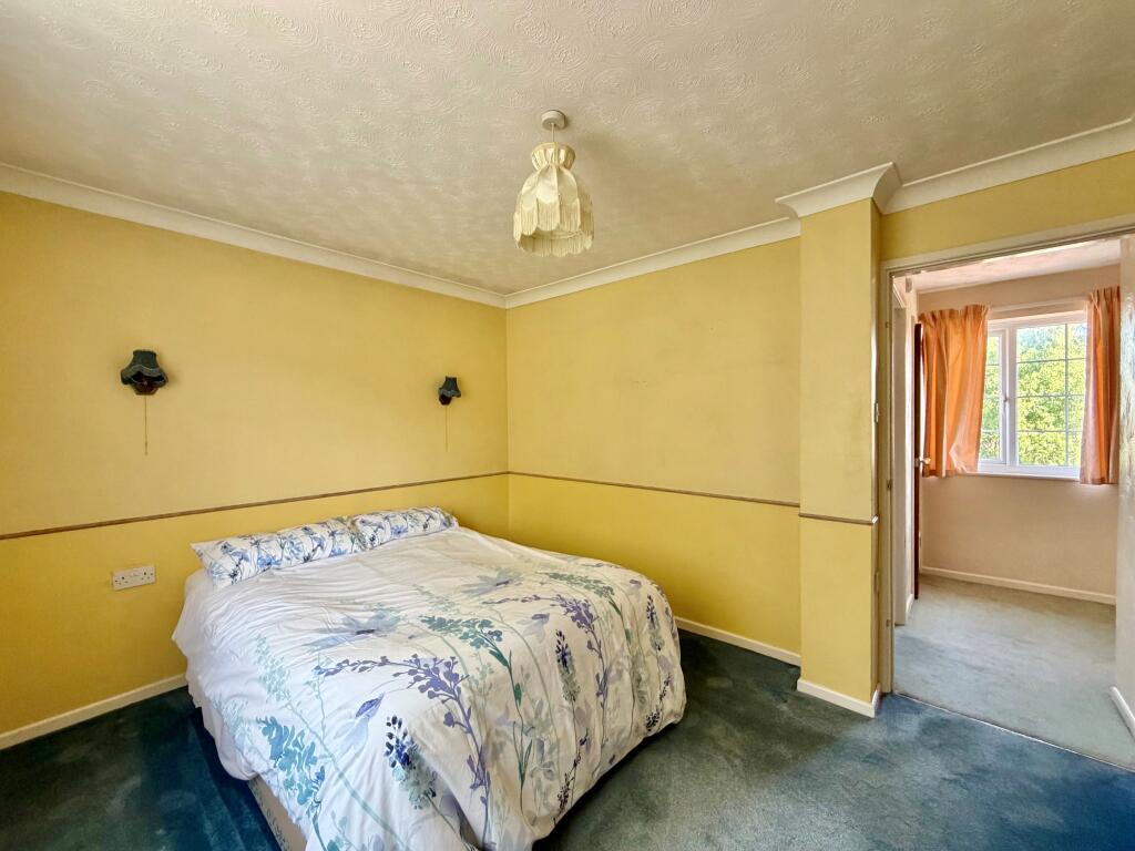 House in Eastleigh, West End - More