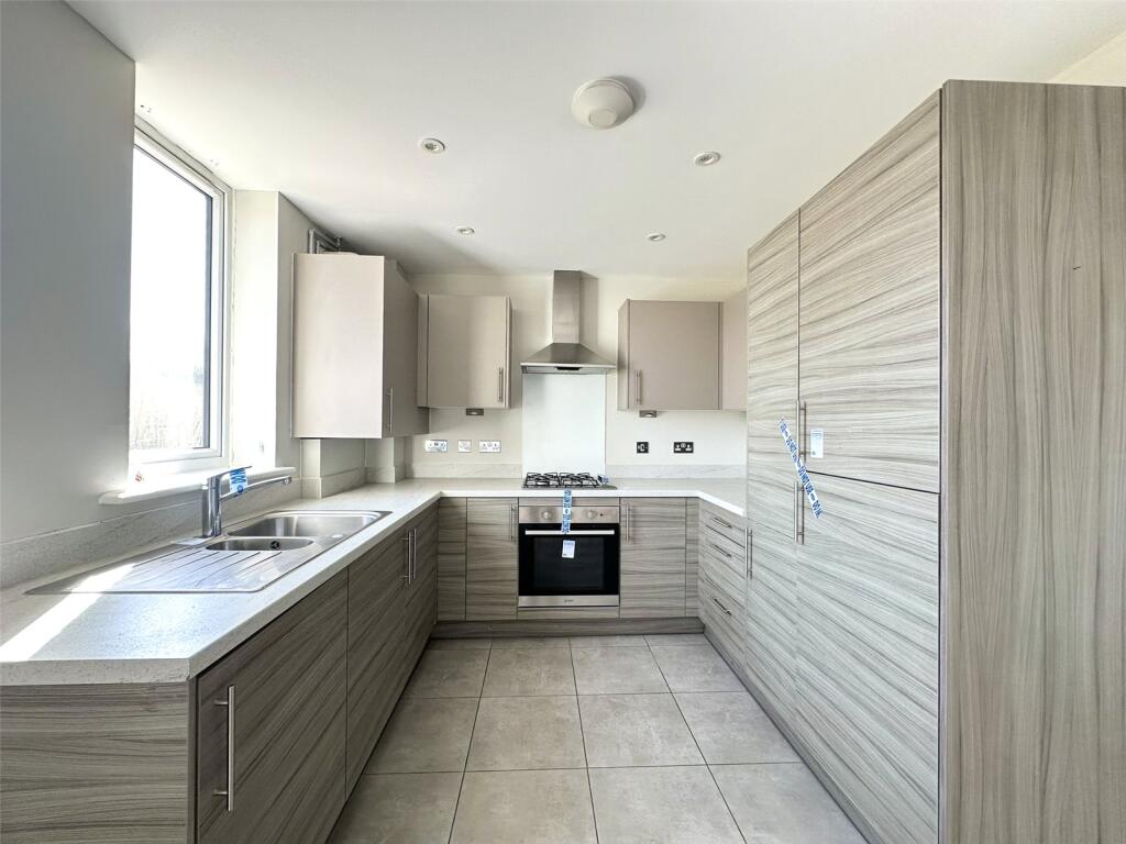 Motte Lane, Castle Hill, Ebbsfleet Valley, Swanscombe, DA10 photo 2