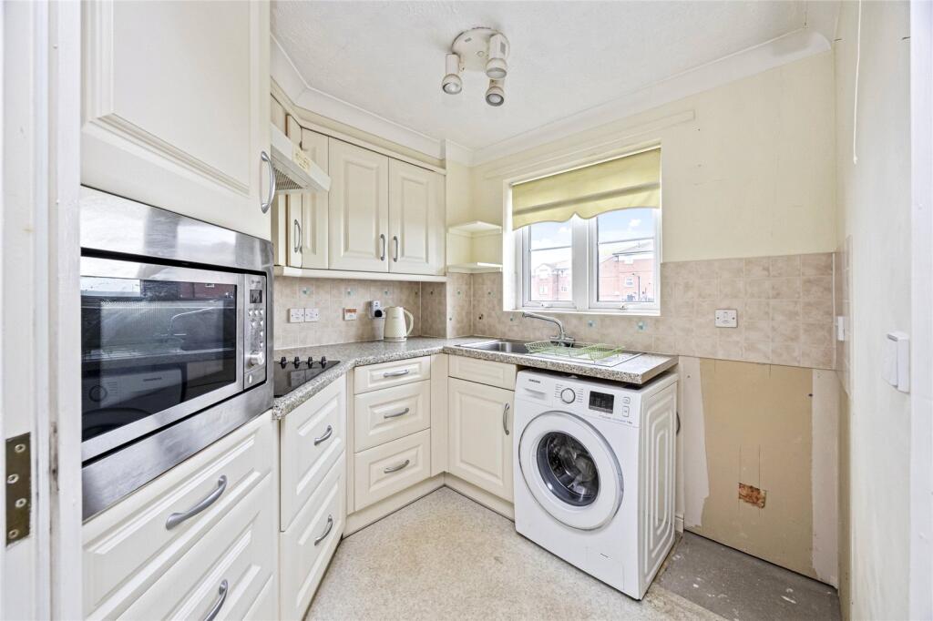 Brighton Road, Lancing, West Sussex, BN15 photo 4