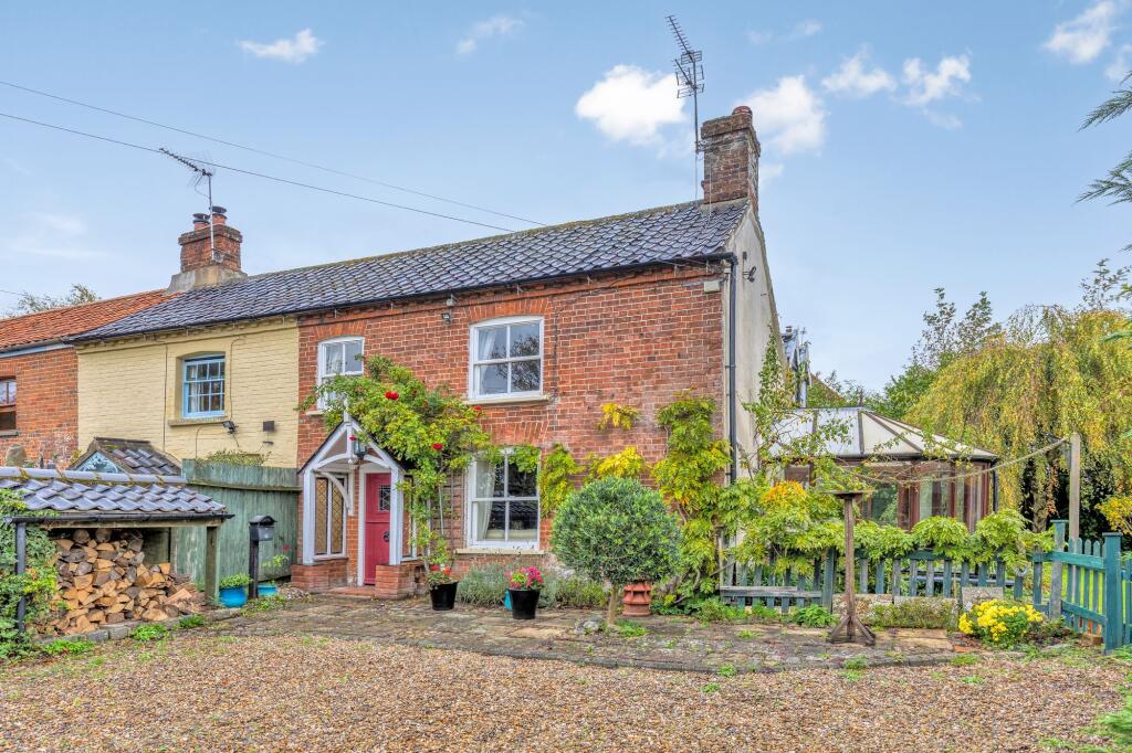 Main image of property: Quintessential Cottage in Hindolveston