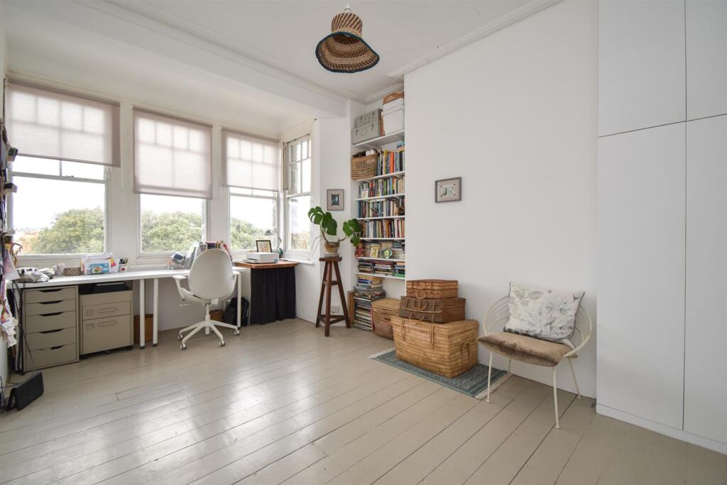 Wellington Gardens, Hastings - More