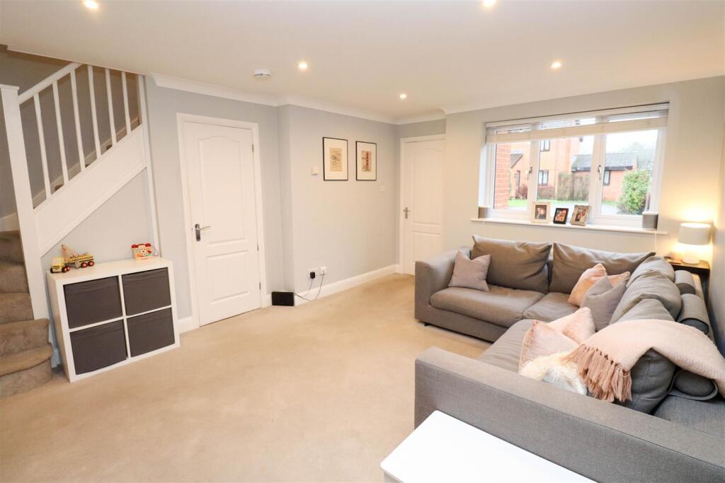 Hunnels Close, Church Crookham, Fleet - View 5