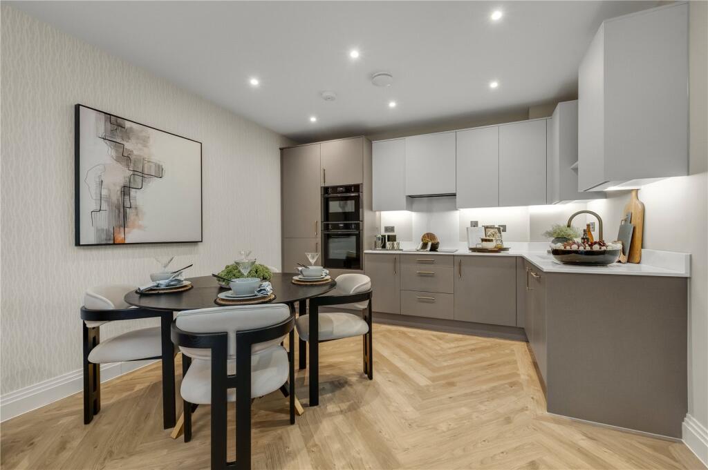 17, Oaklands House, 2 Littleworth Road, Esher, KT10 photo 4