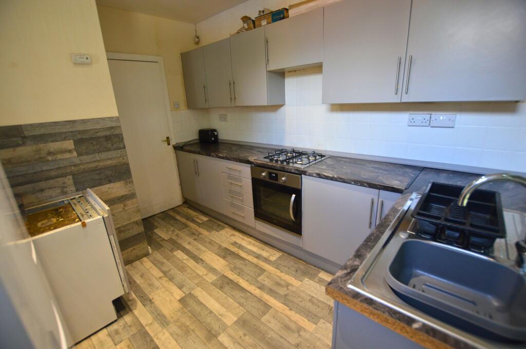 6 bedroom terraced house for rent
