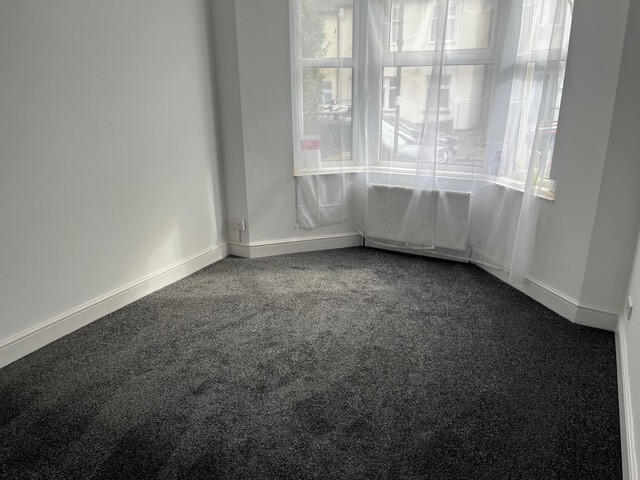 Apartment in Southend-on-Sea - View 2