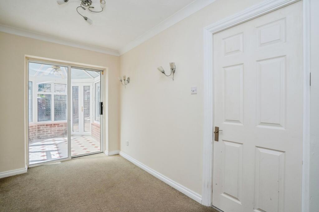 House in Southampton, Warsash - More