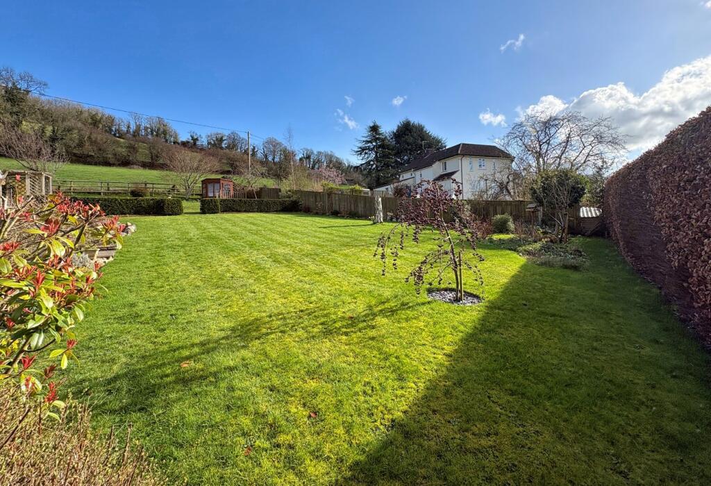 Wotton Crescent, Wotton-under-Edge, GL12 photo 4